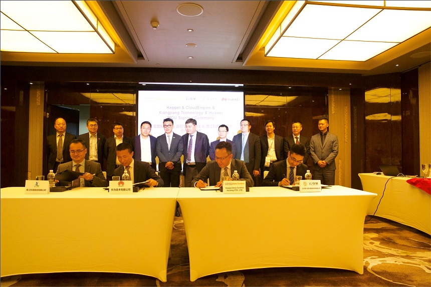 Representatives from Keppel Data Centers, Xiangjiang Science & Technology, and Cloud Engine signing agreements with Huawei