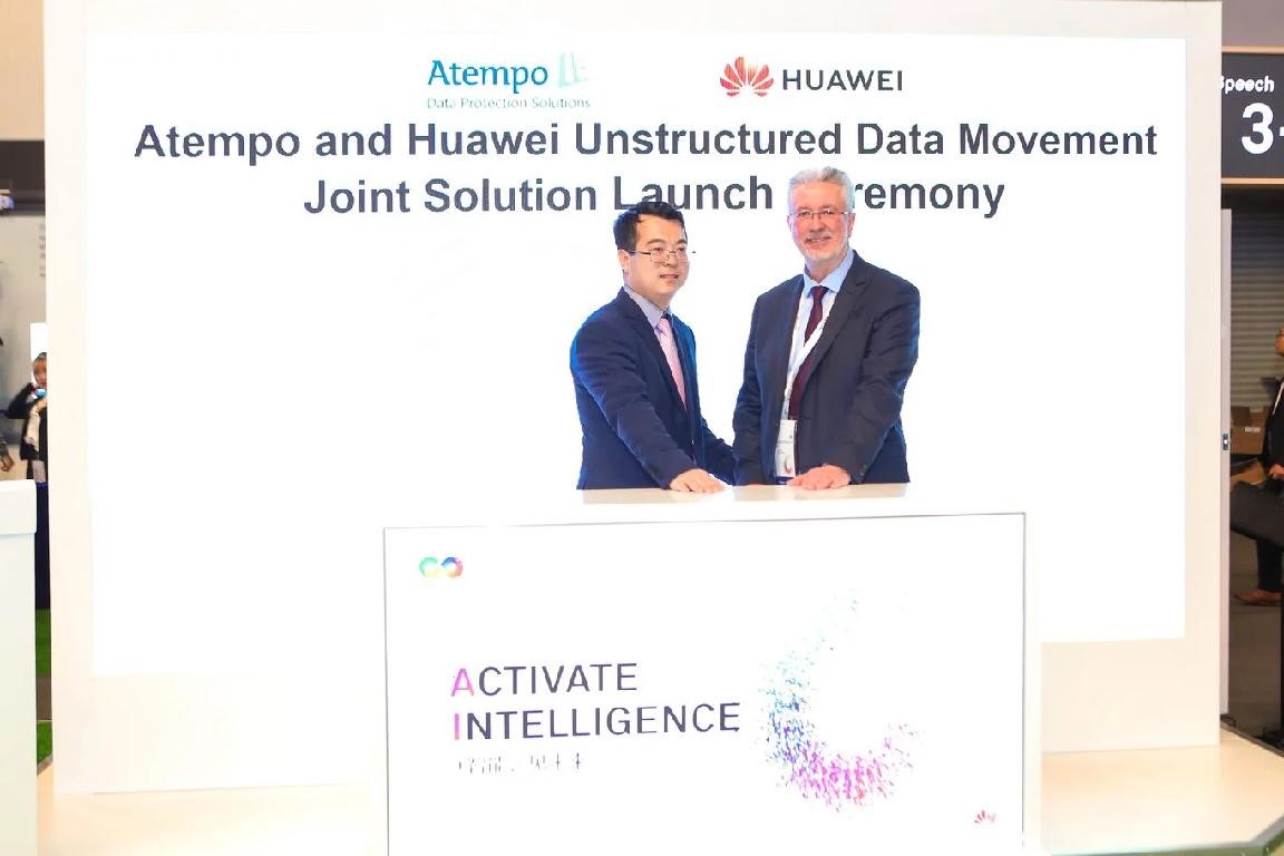 Executives from Atempo and Huawei jointly release the Unstructured Data Movement Solution at HUAWEI CONNECT 2018