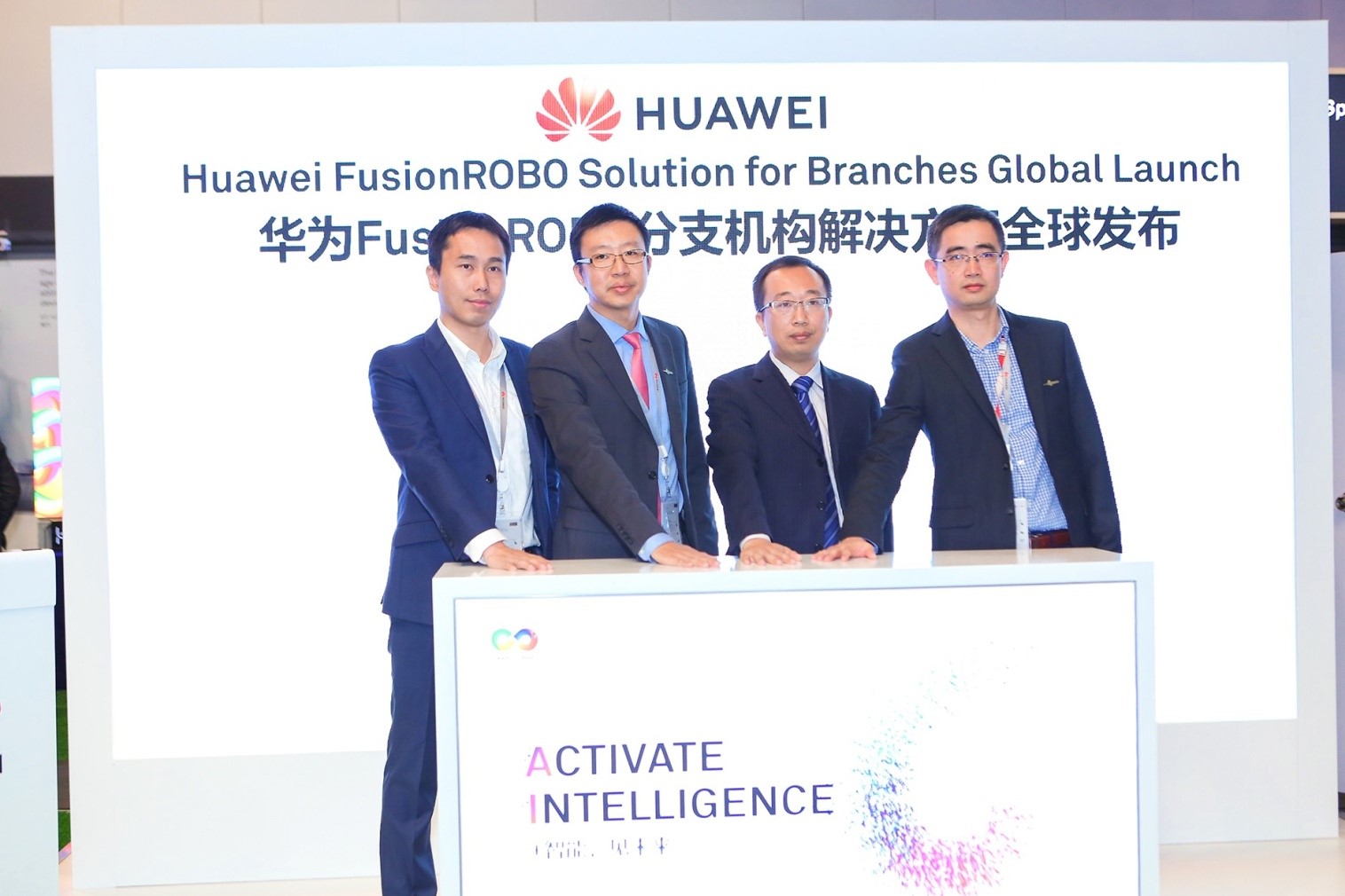 Huawei executives jointly release the FusionROBO Solution for enterprise branch management at HUAWEI CONNECT 2018