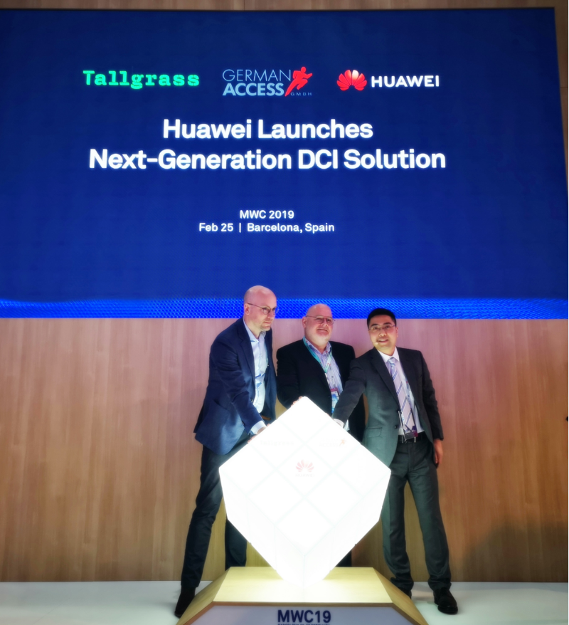 Executives from Tallgrass, Access, and Huawei jointly launching the Next-Generation DCI Solution