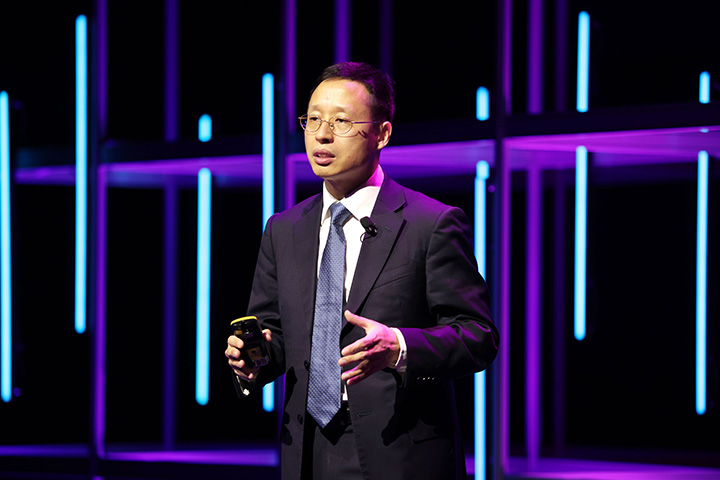 Richard Jin, Vice President of Huawei and President of the Optical Business Product Line, presenting at MWC Barcelona 2022