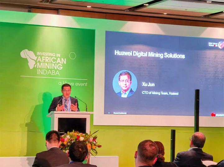 Xu Jun, CTO of the Huawei Mining Team, presenting digital mining solutions at the 2022 South African Digital Mining Summit