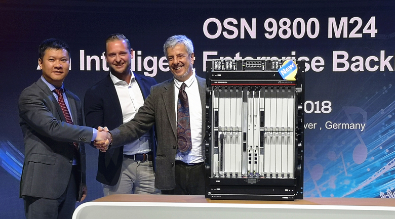 Executives from Huawei, Netherlands Tallgrass, and RNP shake hands at the launch of the WDM product OSN 9800 M24, CeBIT 2018