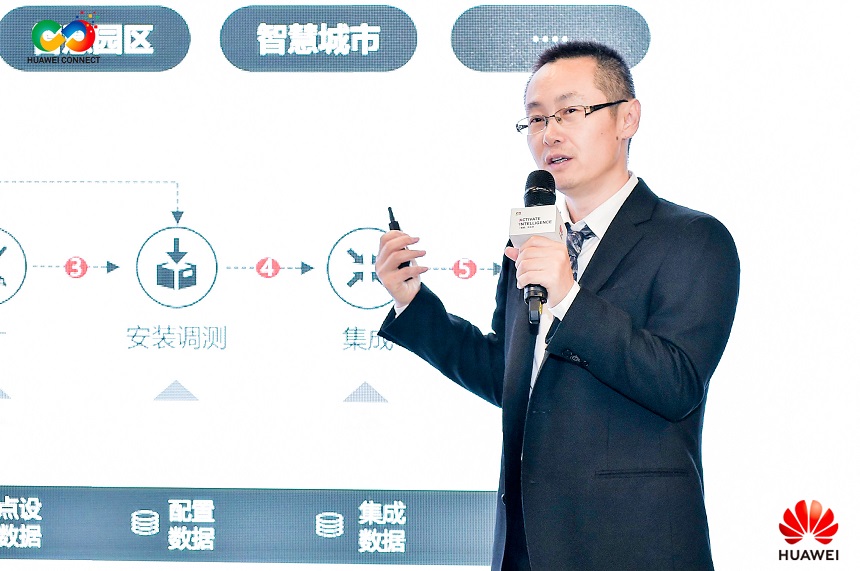 Huawei executives Ye Zhonghua and Ma Xuhui standing behind a desk at the ServiceTurbo Cloud launch