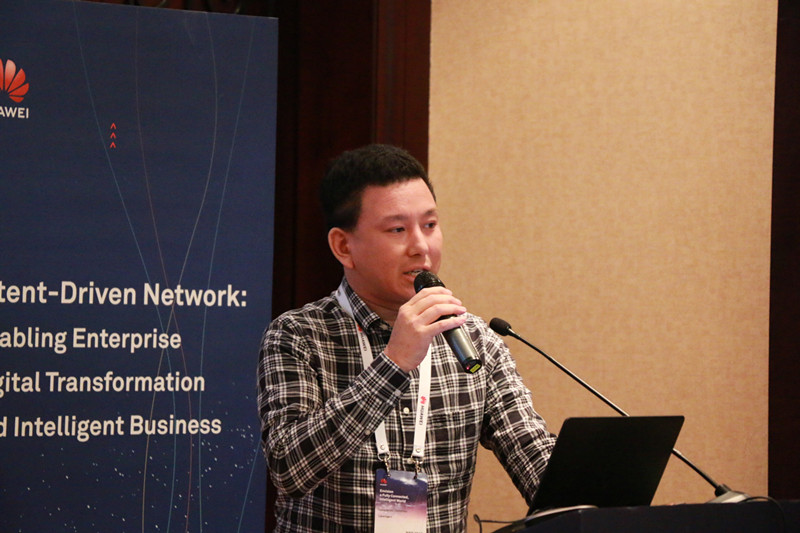 Tomohiko Sawadaishi, Chief Network Architect of CyberAgent, presents on building a cloud DCN using Huawei CloudFabric
