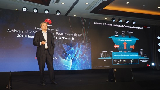 Wing Kin Leung, CTO of Huawei Enterprise BG Marketing and Solution Sales, delivers a speech at the APAC ISP Summit 2018