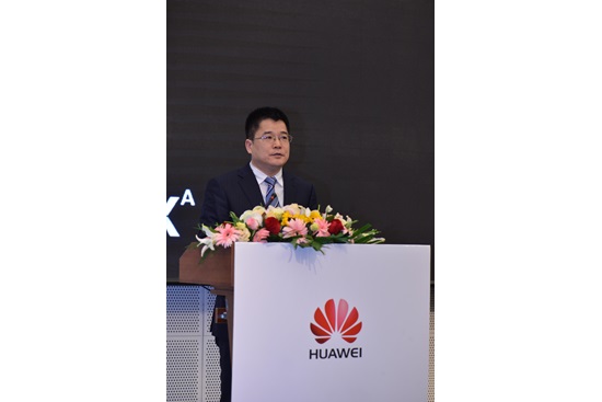 Sun Maolu, President of Huawei EBG's Technical Service Dept., delivers his speech at the China Eco-Partner Conference 2018