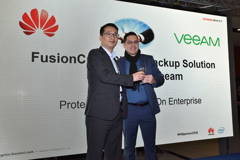 Executives from Huawei and Veeam clink glasses to symbolize their collaboration on FusionCube hyperconverged infrastructure
