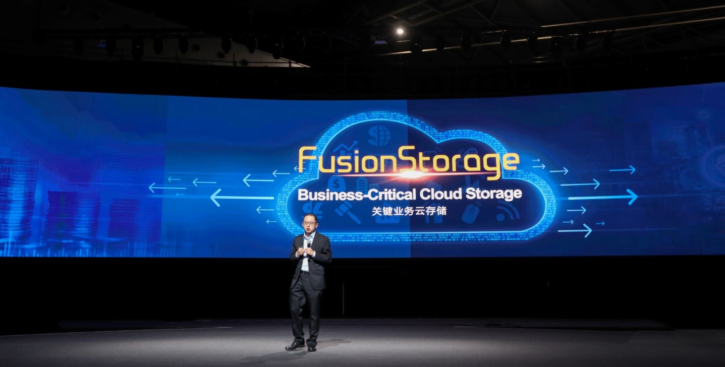 A Huawei executive presents from the stage at the announcement of its business-critical cloud storage: FusionStorage