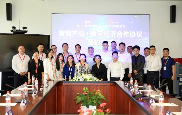 Representatives from Zhejiang Huilong Holdings Group and Huawei pose in front of a large screen to mark their partnership