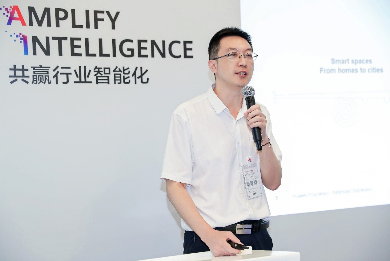 Zhao Bo, Chief Expert of China Government & Enterprise Real Estate Industry Business, Huawei, released the Smart Real Estate Solution