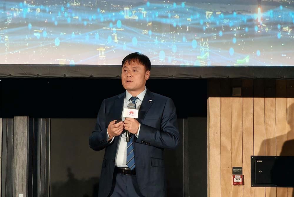 Gavin Gu, President of Huawei’s Enterprise Optical Business Domain, delivering a speech at Huawei Global Optical Summit, HUAWEI CONNECT 2024 Paris