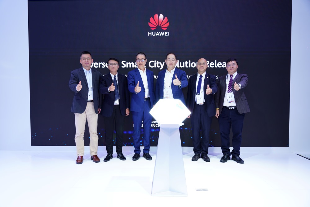 Huawei jointly released the National Smart City Solution with partners including Freedo Technology, Isoftstone Smart Technology, and RayChange Technology.