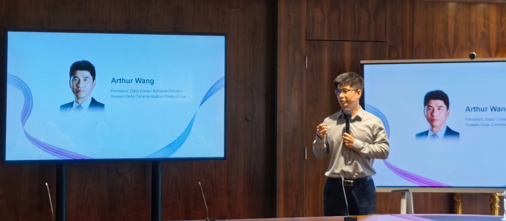 Arthur Wang, President of Data Center Network Domain, Huawei Data Communication Product Line, delivering a speech