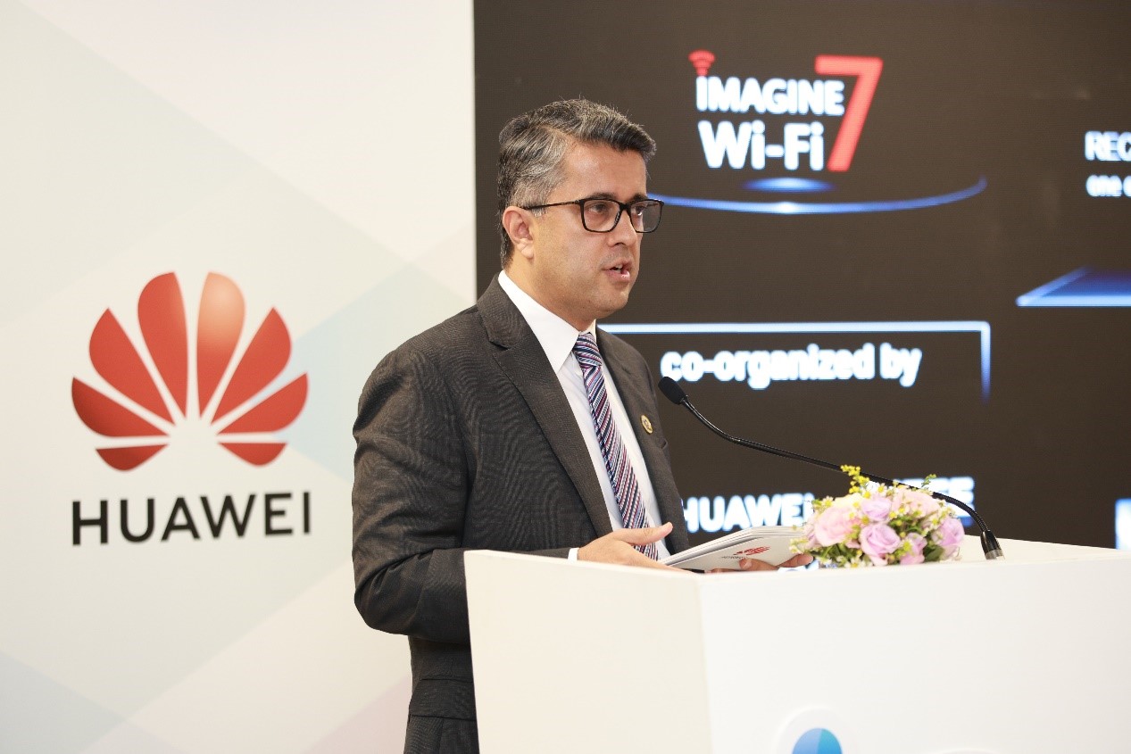 Yury Yin, Vice President of Data Communication Product Line, Huawei, giving a speech