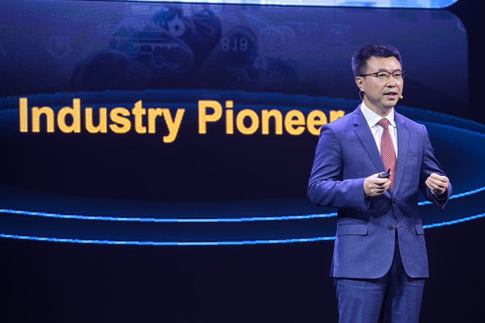 Simon Lin, président de la région Asie-Pacifique de Huawei, prononçant un discours d'ouverture